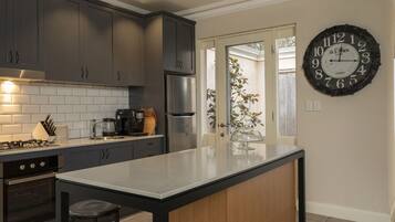 Deluxe Apartment, 1 King Bed, Pool Access, Poolside | Private kitchen | Fridge, microwave, oven, stovetop