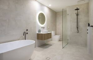 Deluxe Apartment, 1 King Bed, Pool Access, Poolside | Bathroom | Separate tub and shower, deep soaking tub, rainfall showerhead - The Retreat at Stirling (Stirling)