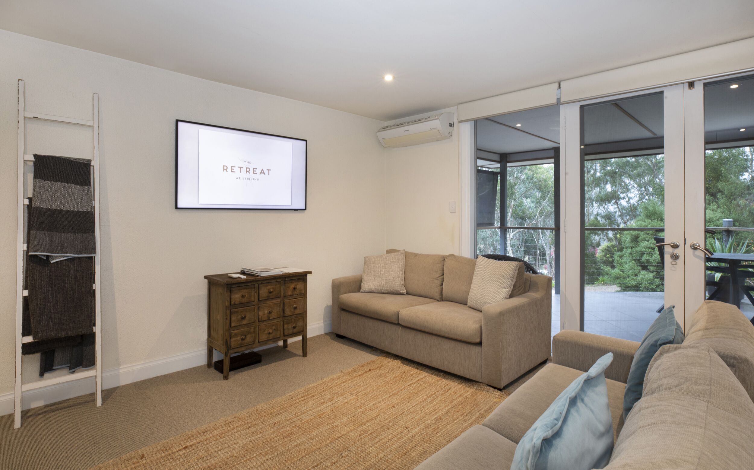 Apartemen, 1 kamar tidur | Area keluarga | Televisi 58-inci dengan saluran TV digital dan Netflix