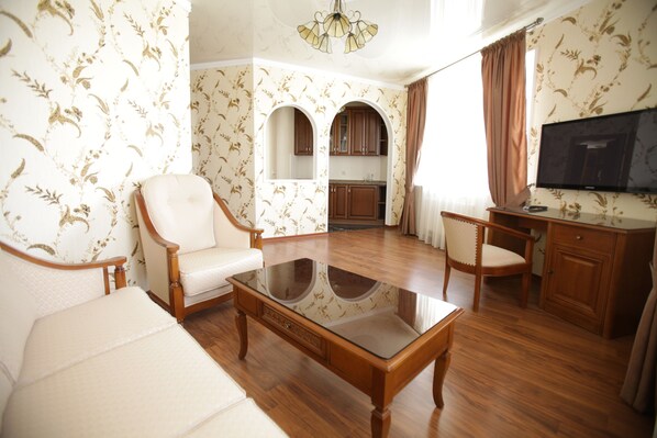 Suite, 1 Bedroom | Living room