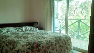 Grevillea cottage | Soundproofing, iron/ironing board, free WiFi, bed sheets