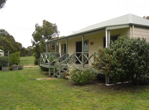 Grevillea cottage  | Soundproofing, iron/ironing board, free WiFi, bed sheets - Wenton Farm Holiday Cottages (Middleton)