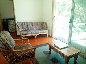Grevillea cottage  | Living area | Flat-screen TV, DVD player - Wenton Farm Holiday Cottages (Middleton)
