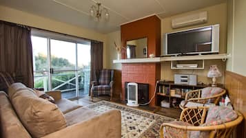 Lady Barron Holiday Home | Living room | Flat-screen TV, DVD player