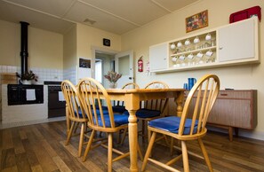 Lady Barron Holiday Home | In-room dining - Lady Barron Holiday Home (Lady Barron)