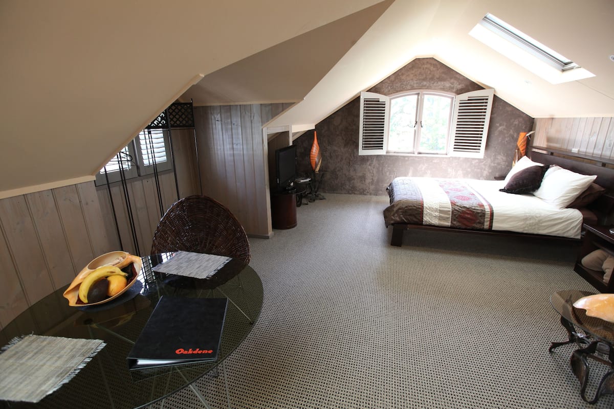 The Attic Room | Bàn ủi/dụng cụ ủi quần áo, truy cập Internet không dây miễn phí 