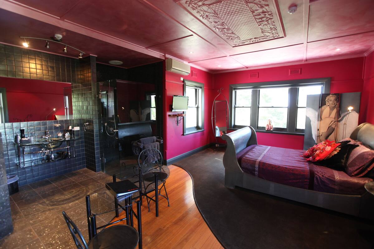 The Marilyn Room | Bàn ủi/dụng cụ ủi quần áo, truy cập Internet không dây miễn phí 