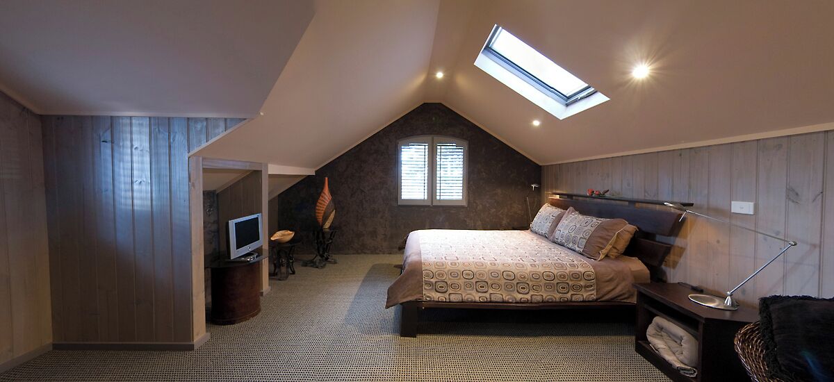 The Attic Room | Individuelt dekorert, individuelt innredet og strykejern/-brett