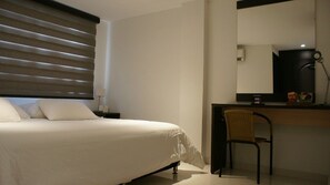 Minibar, coffres-forts dans les chambres, bureau, Wi-Fi gratuit