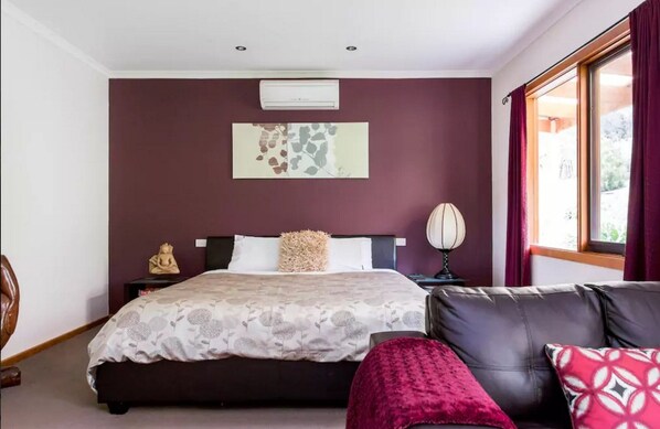 The Studio | 2 bedrooms, down comforters, iron/ironing board, free cribs/infant beds