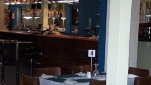 A restaurant with a bar area, multiple tables, and chairs. - Elmore Victoria Hotel Motel (Elmore)