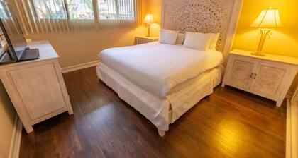 Cal Mar Hotel Suites