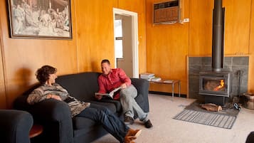 Magoies nest | Living room