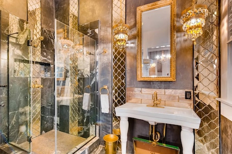 Albert I Suite 1 | Bathroom. The Holiday Chalet