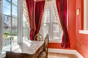 Suíte (Alfred) | 2 quartos, roupas de cama premium, individualmente decorados
