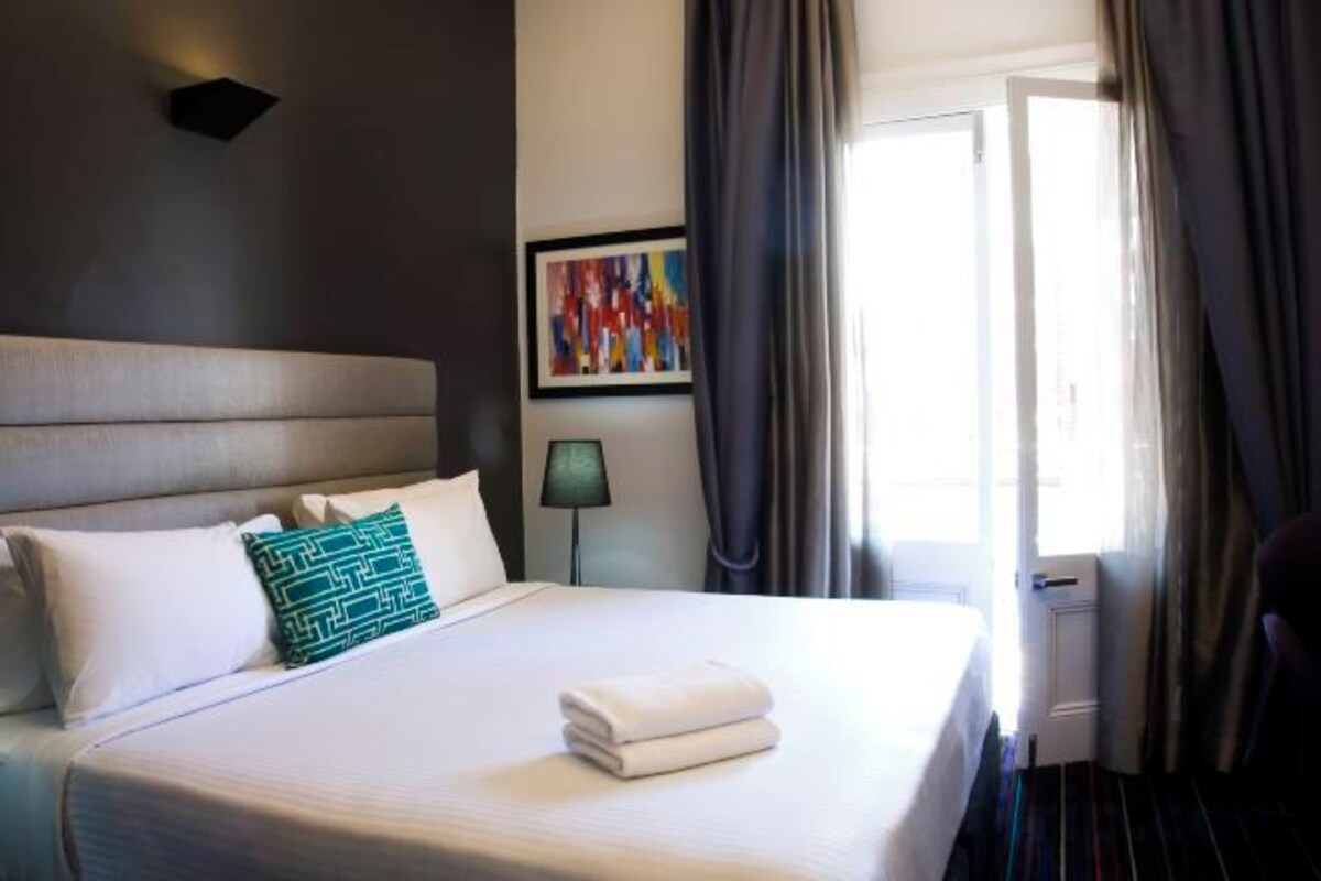 Ropa de cama de alta calidad y escritorio 