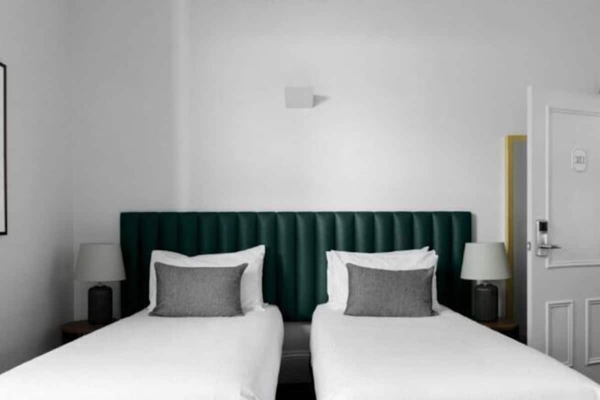 1 bedroom, premium bedding, desk, laptop workspace