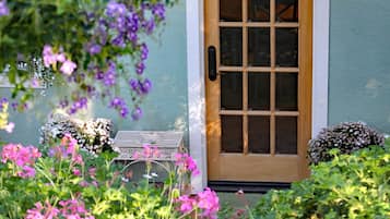 Deluxe Studio Suite, 1 Bedroom, Mountain View, Mountainside | Terrace/patio