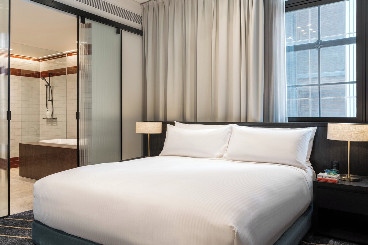 Suite (Margot) | Sengetøy av topp kvalitet, minibar, safe på rommet og skrivebord