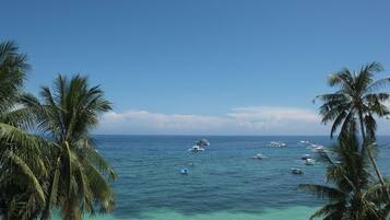 En la playa, buceo, snorkel