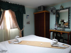 Family Room | In-room safe, desk, rollaway beds, free WiFi - Idea Pension House (Jagna)