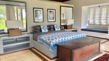 Suite, 1 King Bed, Garden View | Premium bedding, minibar, in-room safe, desk