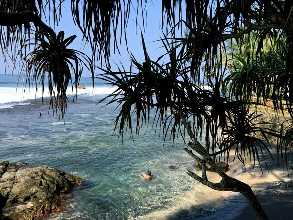 Accommodatie ligt op het strand, wit zand, vervoer van/naar het strand