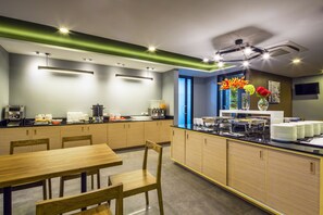 Breakfast served - Livotel Hotel Kaset Nawamin Bangkok (Bangkok)