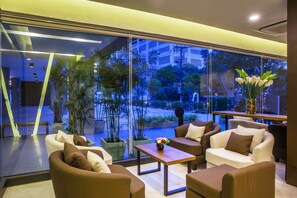 Lobby sitting area - Livotel Hotel Kaset Nawamin Bangkok (Bangkok)