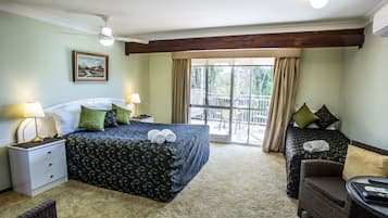 Chambre Double Deluxe, vue piscine (First Floor)