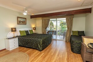 Deluxe Double Room | Premium bedding, minibar, soundproofing, iron/ironing board - Ainslie Manor Guests House (Redcliffe)