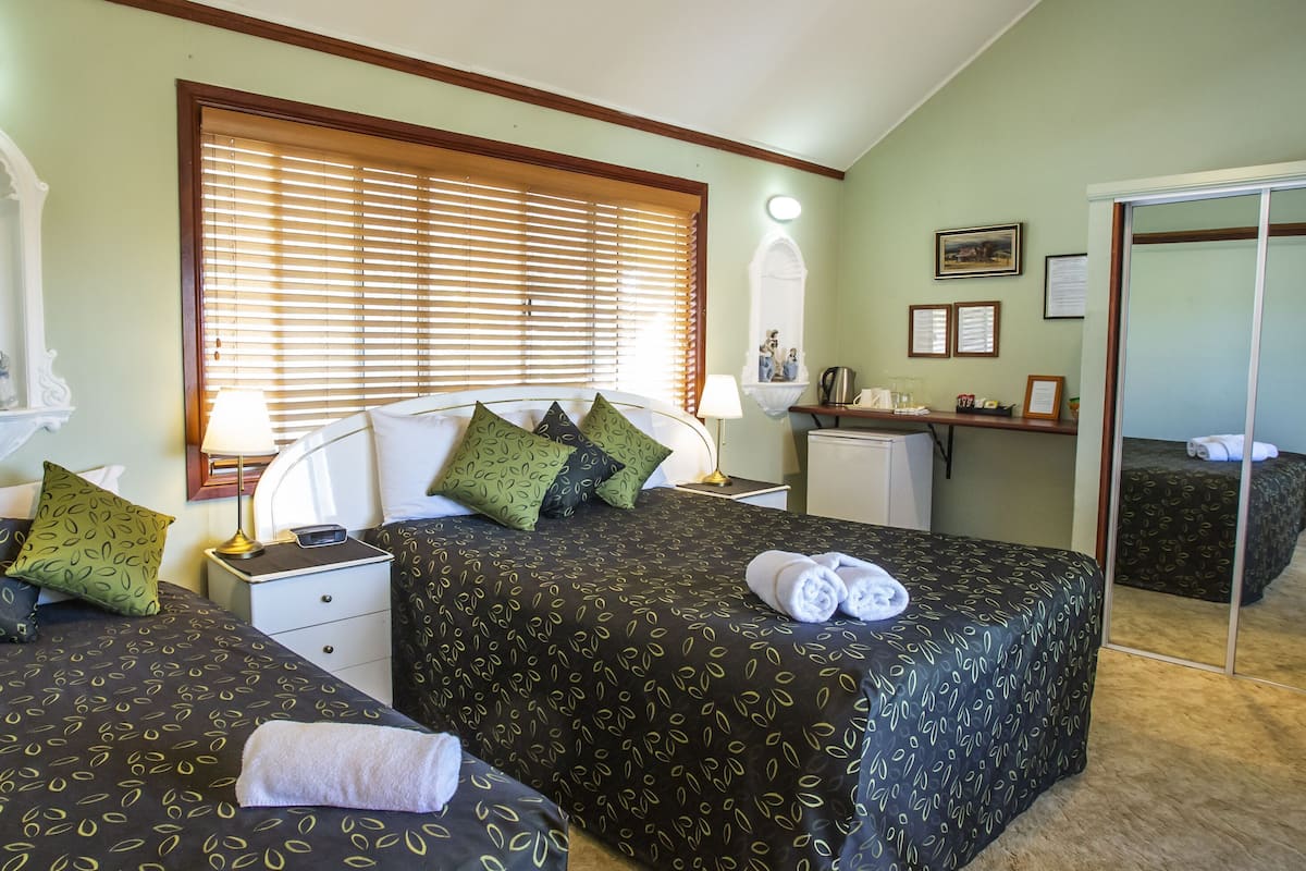 Premium bedding, minibar, soundproofing, iron/ironing board