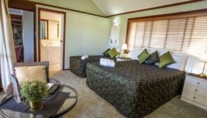 Deluxe Double Room (First Floor) | Premium bedding, minibar, soundproofing, iron/ironing board - Ainslie Manor Guests House (Redcliffe)