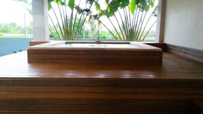 Outdoor spa tub - Panorama Ubud Private Villa (Ubud)
