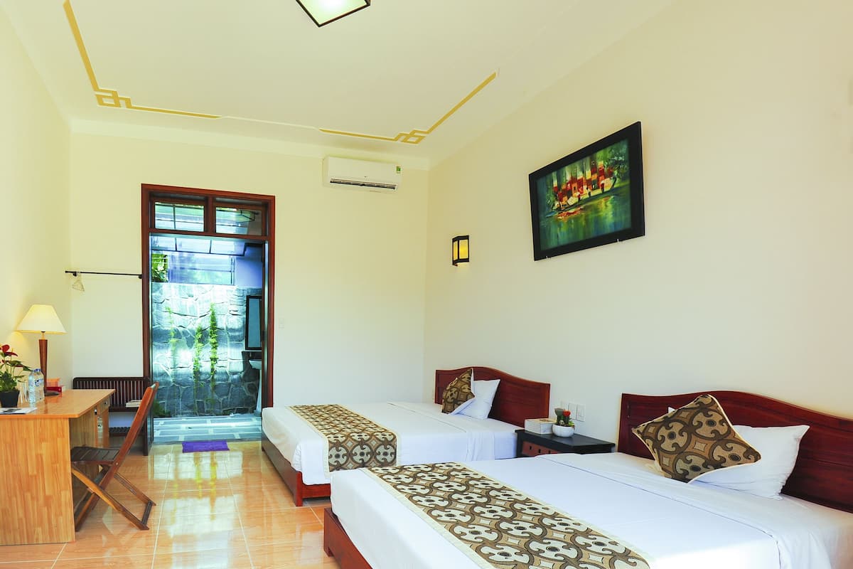 Minibar, in-room safe, desk, rollaway beds