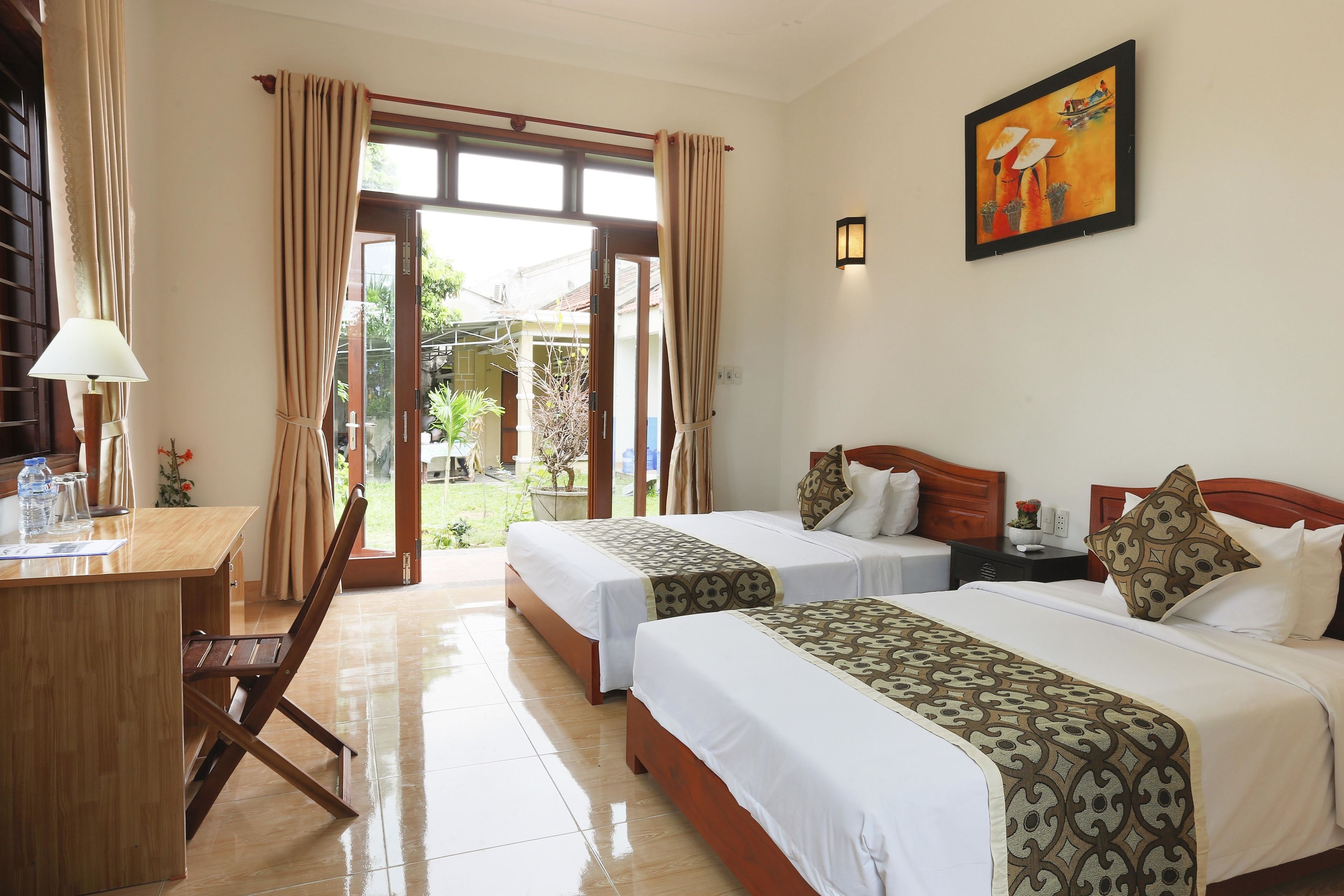 Deluxe Twin Room | Minibar, in-room safe, desk, rollaway beds