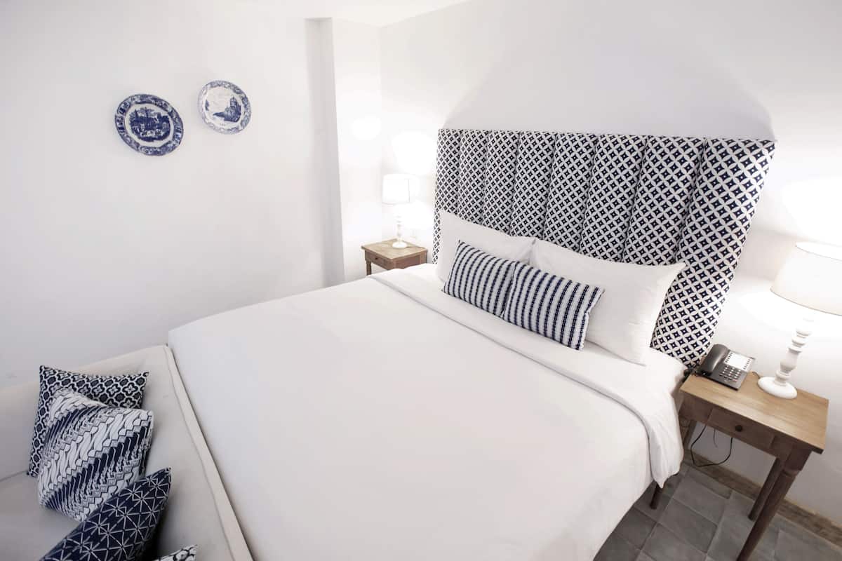 Premium bedding, desk, soundproofing, free WiFi