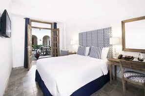 Ropa de cama de alta calidad, escritorio y sistema de insonorización 