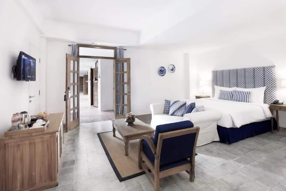 Premium bedding, desk, soundproofing, free WiFi
