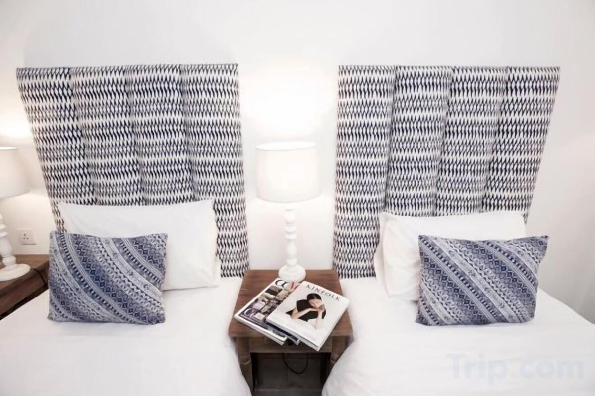 Hochwertige Bettwaren, Schreibtisch, schallisolierte Zimmer