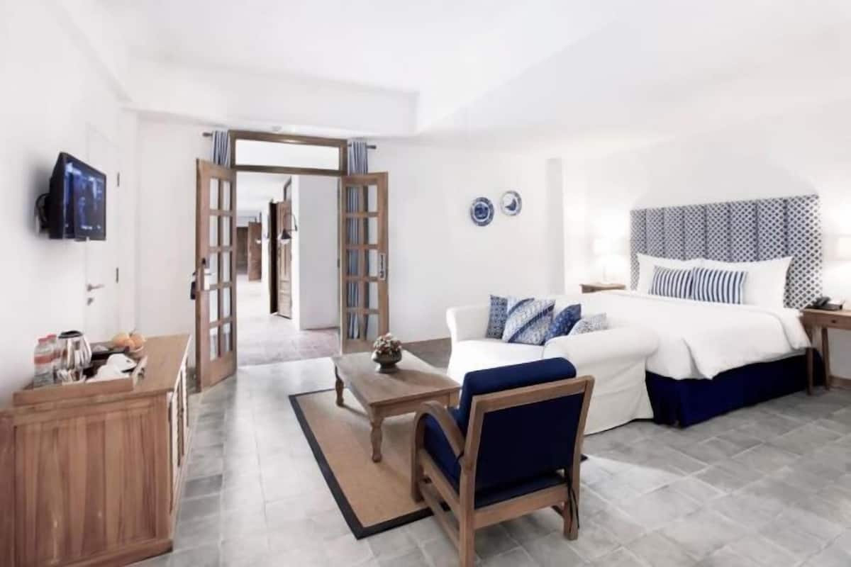 Premium bedding, desk, soundproofing, free WiFi