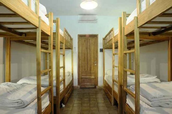 Ylelliset vuodevaatteet, työpöytä, äänieristys, ilmainen Wi-Fi