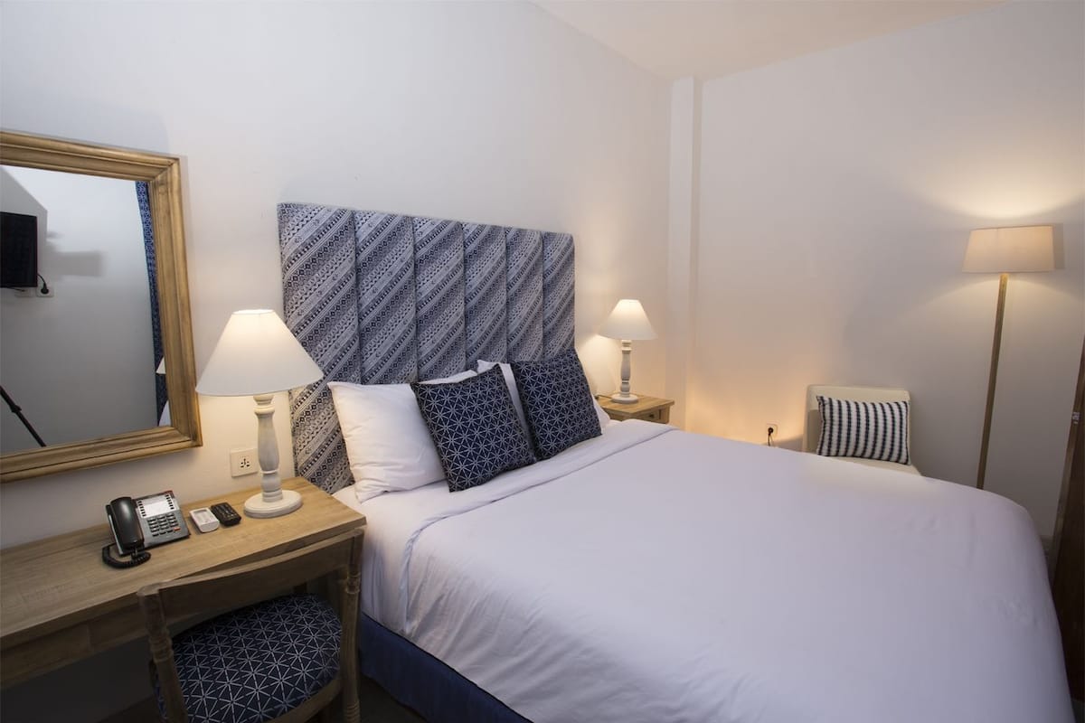 Premium bedding, desk, soundproofing, free WiFi