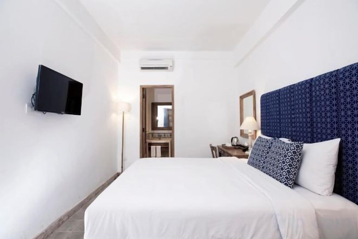 Hochwertige Bettwaren, Schreibtisch, schallisolierte Zimmer