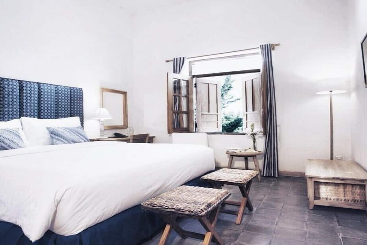 premium bedding, desk, soundproofing, free wifi