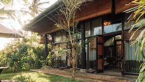 A modern building with large windows, a covered porch, and a well-maintained garden. - Eraeliya Villas & Gardens (Weligama)