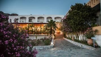 Fassade der Unterkunft â Abend/Nacht