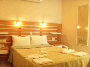 Tempat tidur bayi gratis dan seprai linen