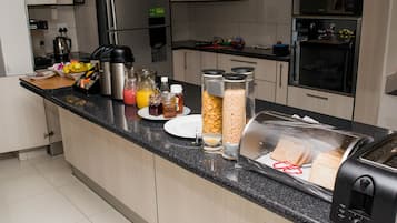 Luxury Double Room | Shared kitchen facilities | Fridge, microwave, coffee/tea maker