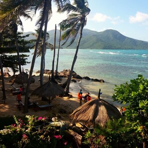 Private beach, white sand, sun-loungers, beach umbrellas - Breve Azurine Lagoon Retreat (Karimun Jawa)